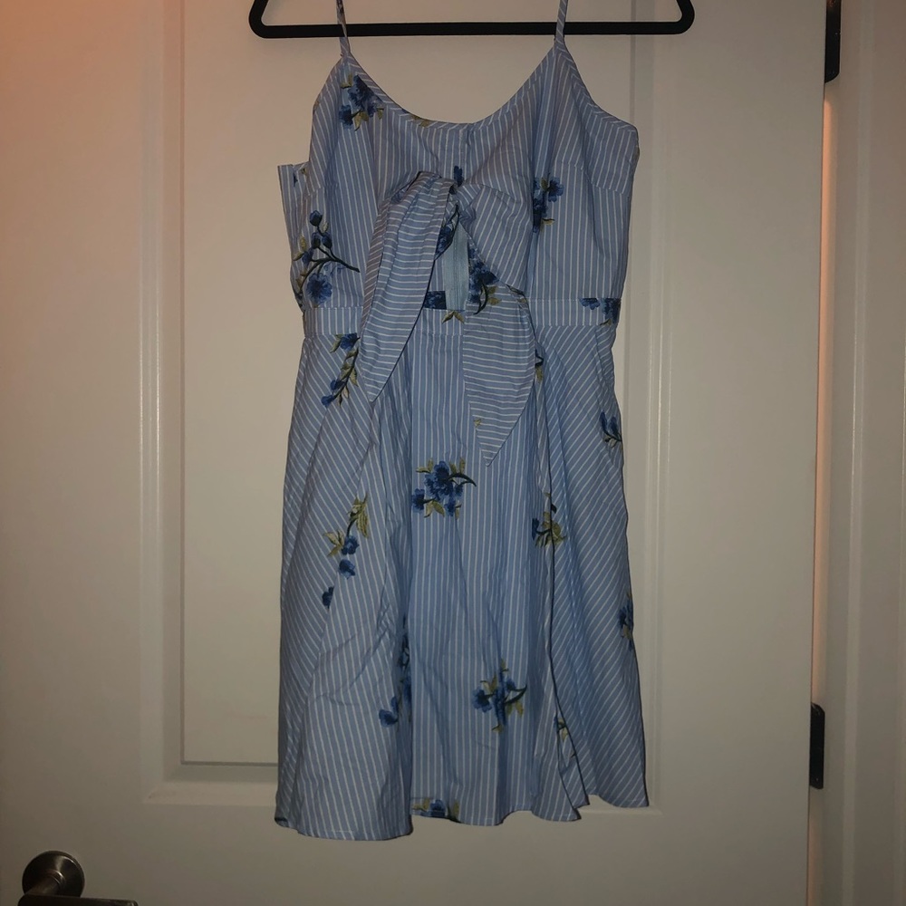 Summer dress with front bow